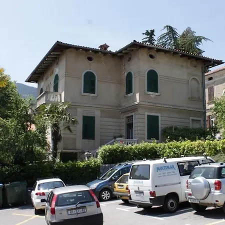 With A Parking Space Lovran, Opatija - 7693 شقة لوفغان